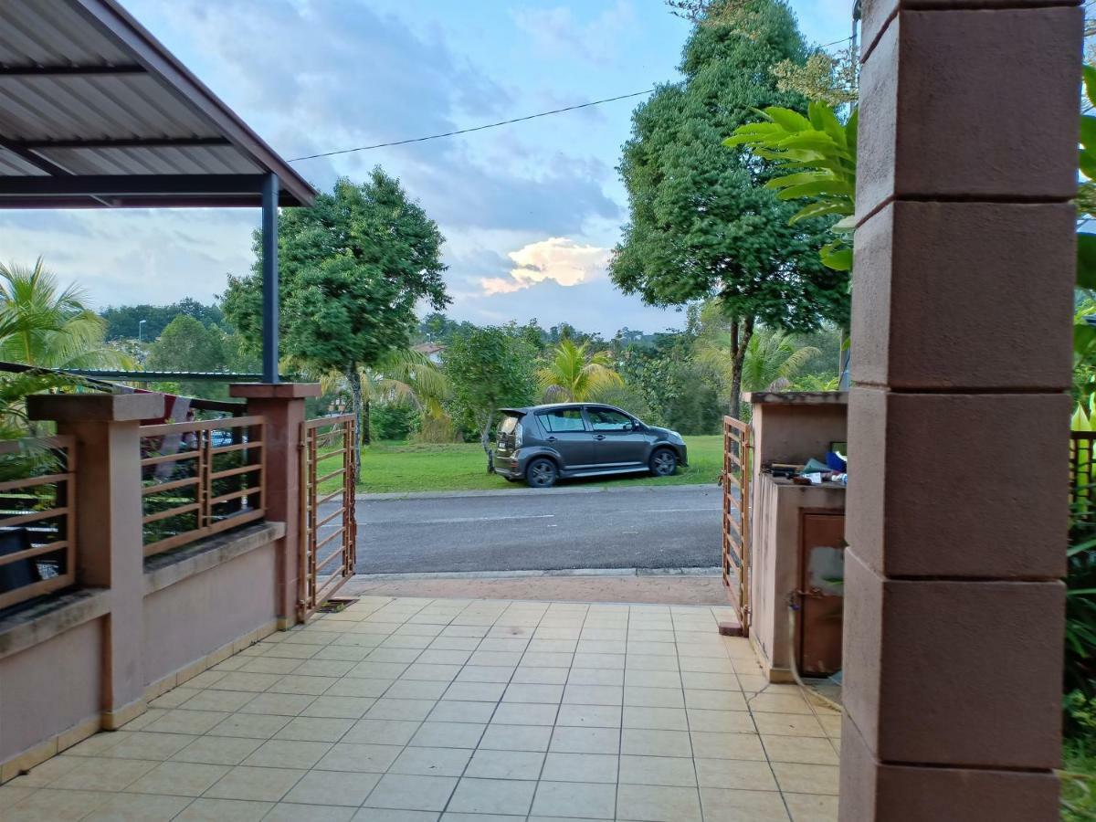 Muslim Dinaim Homestay Tanjong Malim Exterior foto